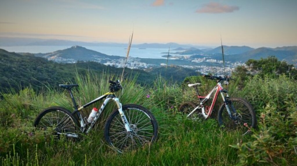 Novas leis incentivam o ciclismo de montanha e a permanência de jovens no campo