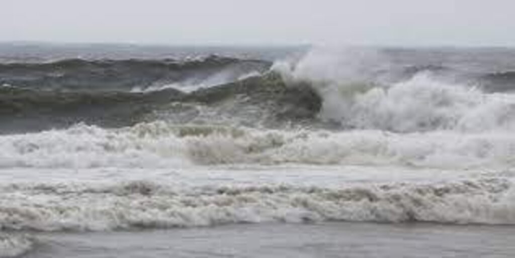 Tempestade Raoni mantém mar agitado no Litoral de Santa Catarina até esta quinta-feira