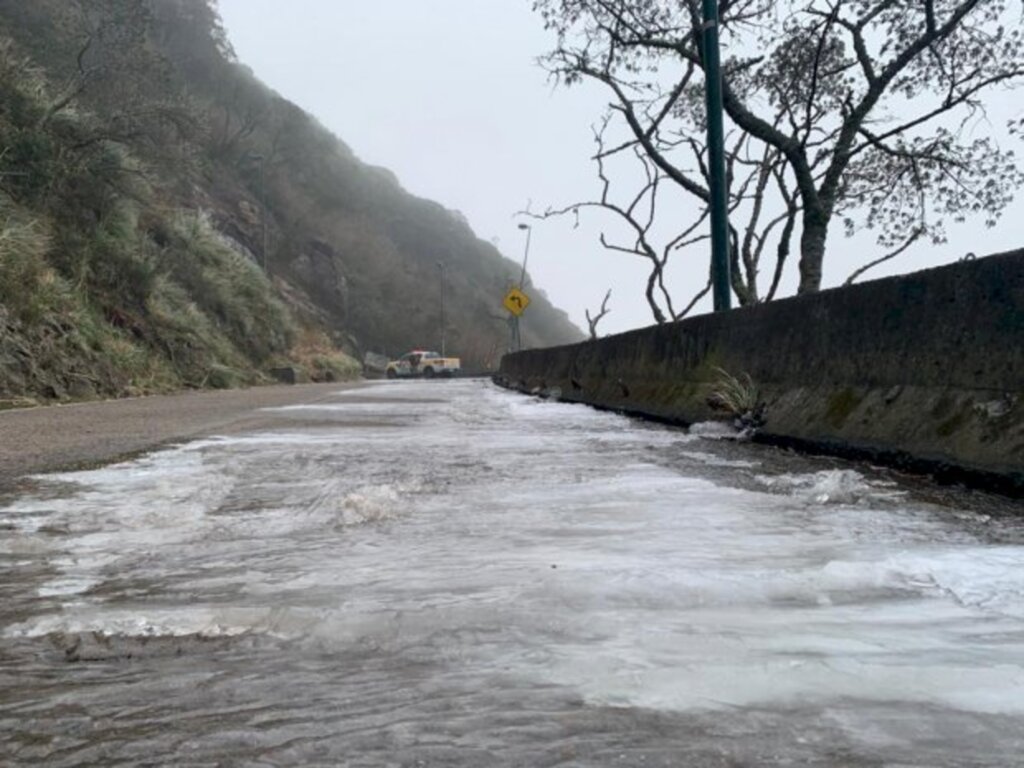 Congelamento das pistas mantém bloqueio na Serra do Rio do Rastro