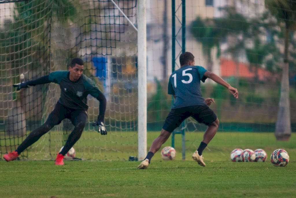 Figueira treina no CFT e segue para Erechim