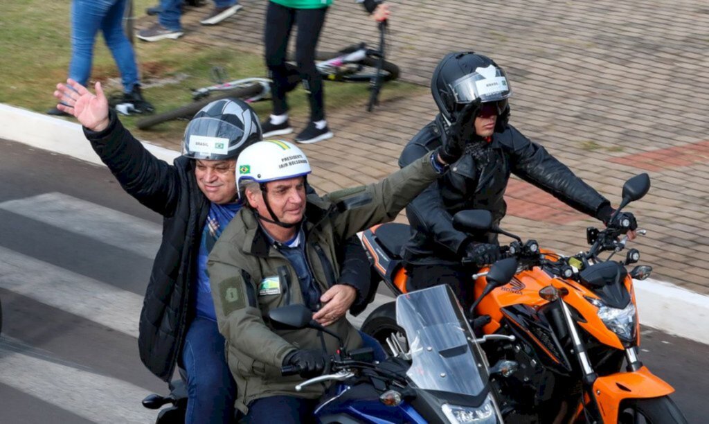 Bolsonaro participa de ato com motociclistas em Chapecó