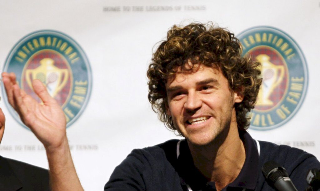 Há 20 anos, Gustavo Kuerten se tornava tricampeão de Roland Garros