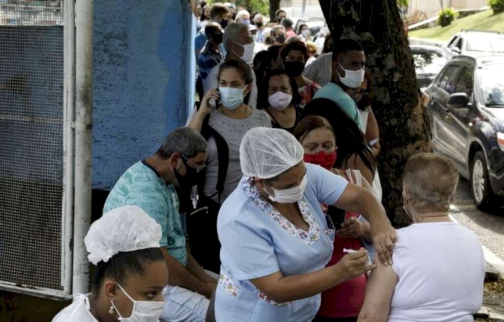 REUTERS/Ricardo Moraes - Vacinação contra Covid-19 em São Gonçalo, Rio de Janeiro 18/2/2021