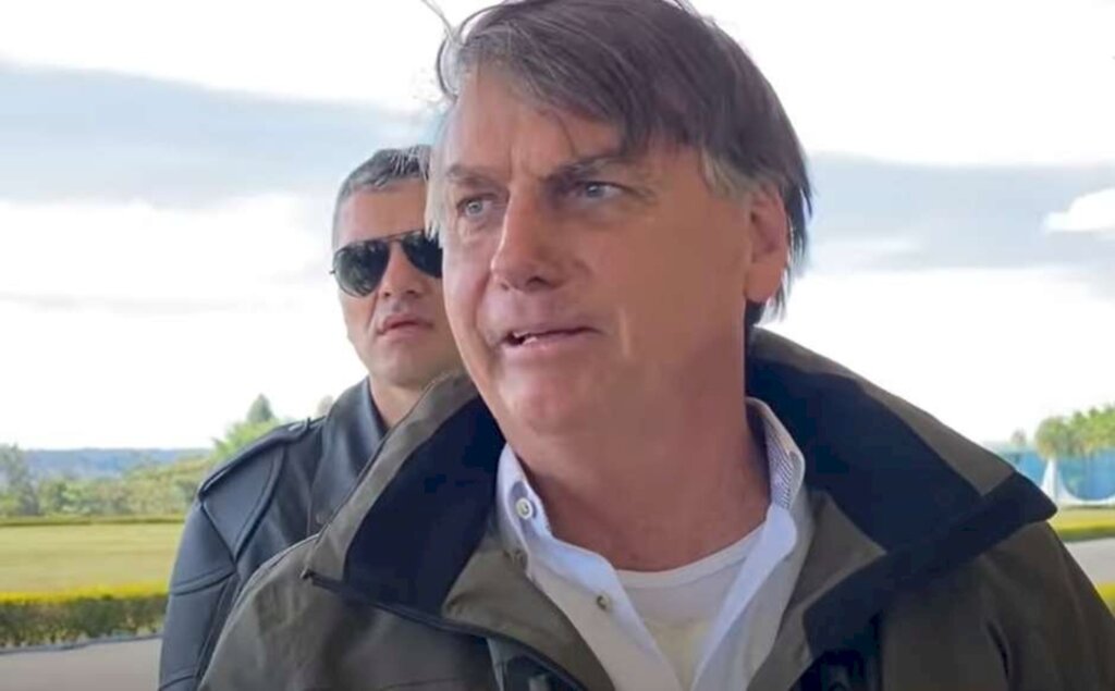 Bolsonaro questiona nº de mortes por covid e cita TCU