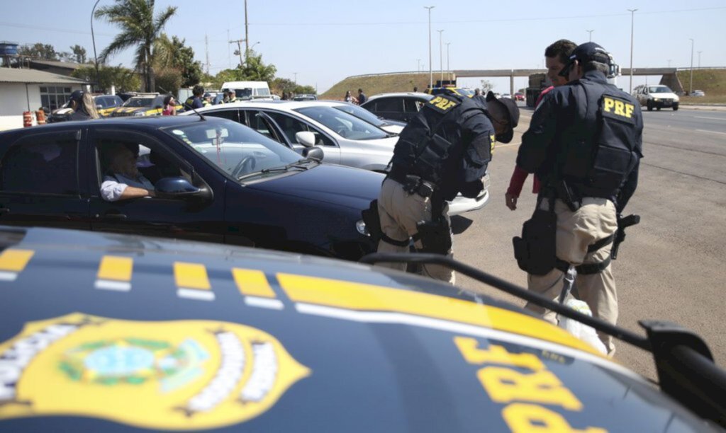 PRF aplica mais de 35 mil multas em rodovias durante feriado