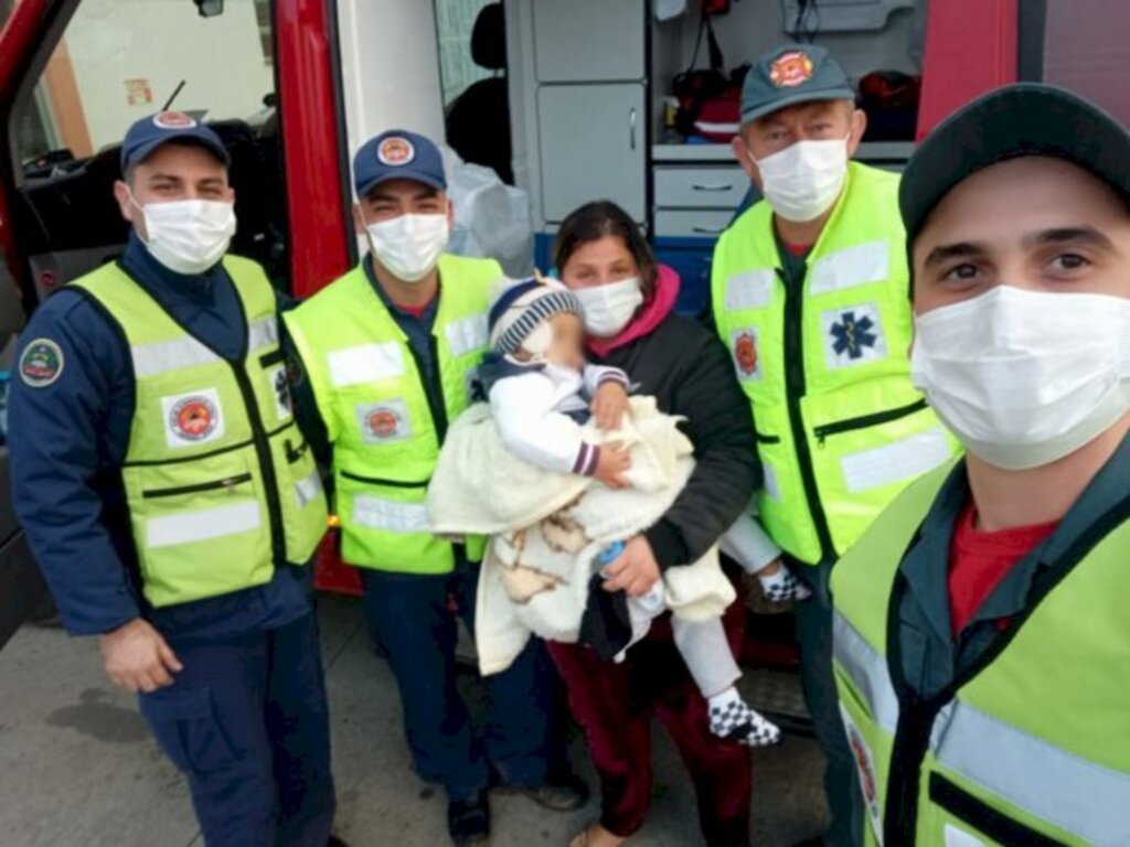 Corpo de Bombeiros Militar resgata criança de dois anos perdida na mata após 12 horas de busca