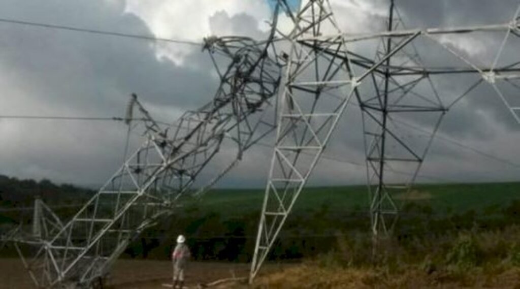 Ministério Público vai investigar queda de linha de transmissão de energia elétrica causada por tornado em SC