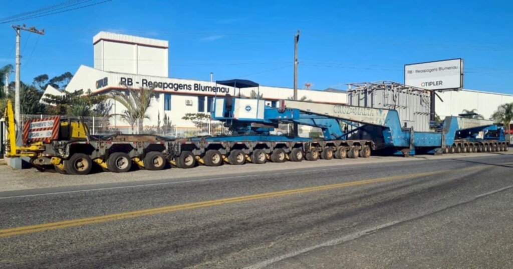 Escolta de transformador causará lentidão na BR 470 e na BR 101 sentido norte