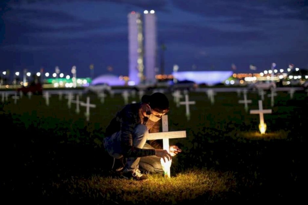 Reuters - Ato em Brasília para lembrar mortes por covid-19 (27/4/2021)