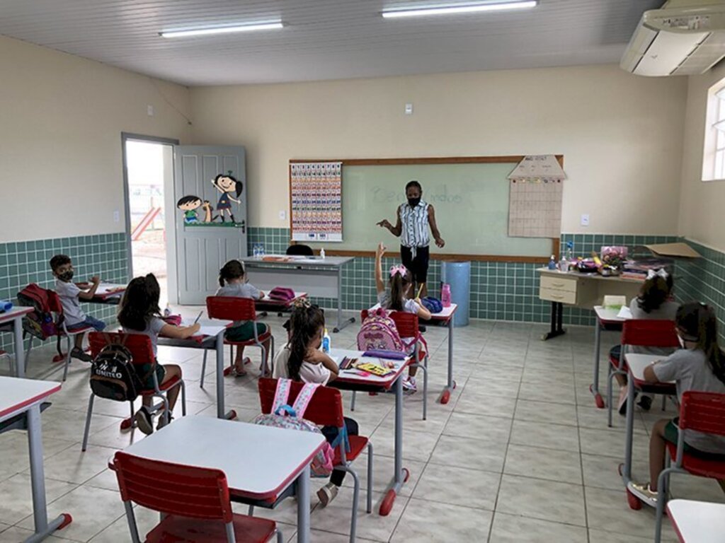 Profissionais da Educação Infantil serão os primeiros a serem imunizados contra a COVID-19