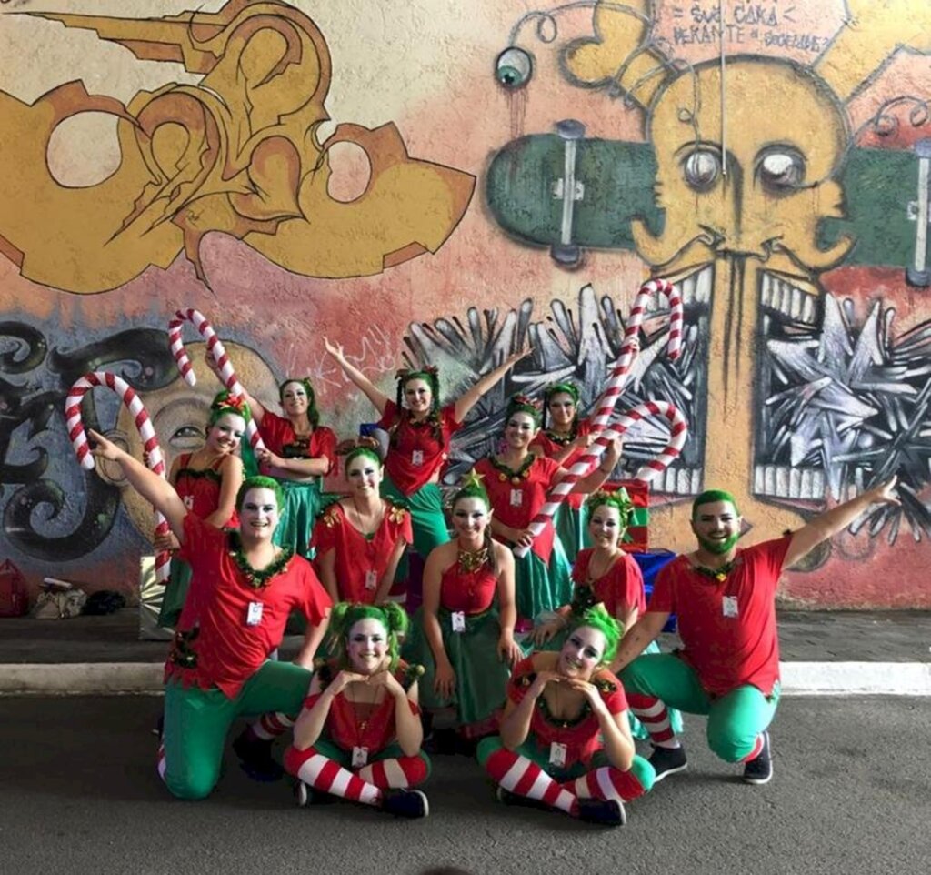 GRUPO DE DANÇA ÁGAPE LEVA A MAGIA DO NATAL