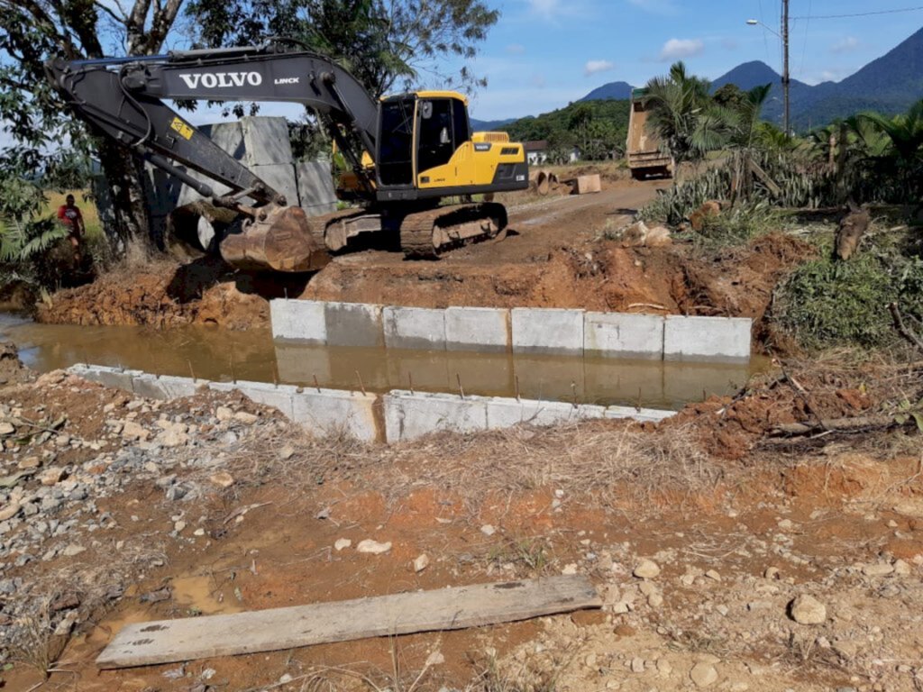 Prefeitura de Joinville realiza obra de macrodrenagem na Estrada Blumenau