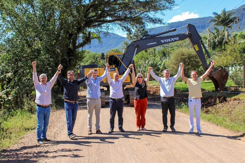 PREFEITOS DO CIDIRUR VISITAM OBRAS EM ANDAMENTO