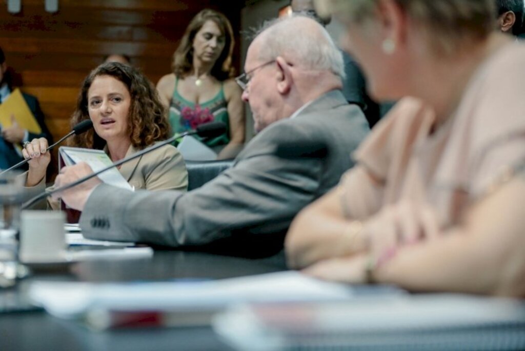 Luca Gebara/Agência AL - Deputados Marlene Fengler, Marcos Vieira e Luciane Carminatti, da Comissão de Finanças e Tributação.