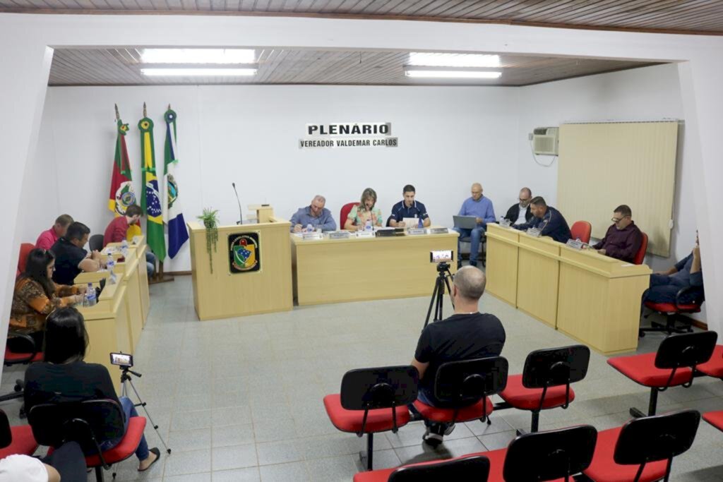VEREADORES APROVAM O PROJETO QUE INSTITUI O CÓDIGO DE ÉTICA DA CÂMARA DE MORRINHOS DO SUL