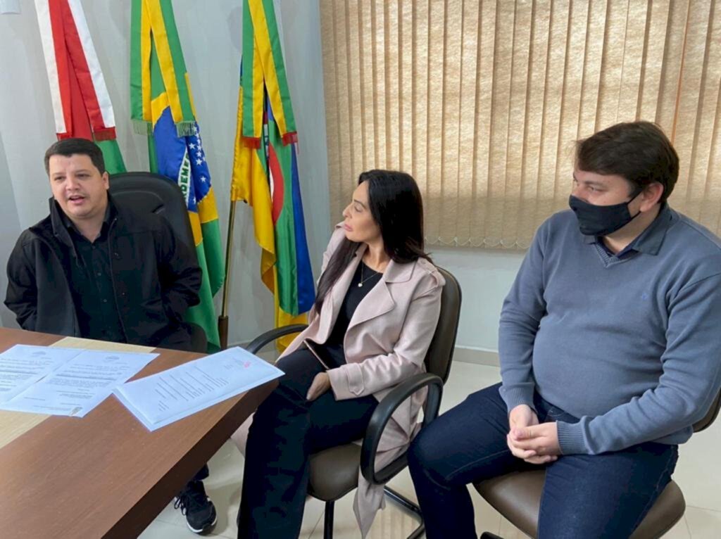 DEPUTADA GEOVANIA VOLTA À AMESC, DESTINA MAIS RECURSOS E LANÇA PROGRAMA PARA A SAÚDE DAS MULHERES DA REGIÃO