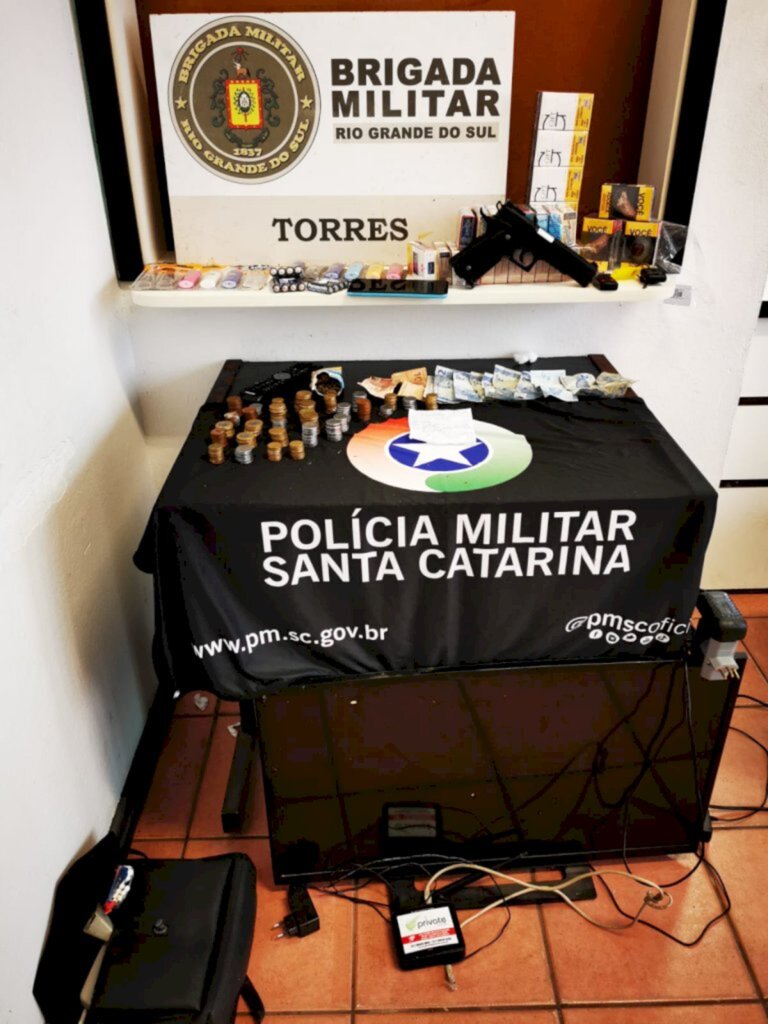 INDIVÍDUOS SÃO PRESOS APÓS PERSEGUIÇÃO POLICIAL