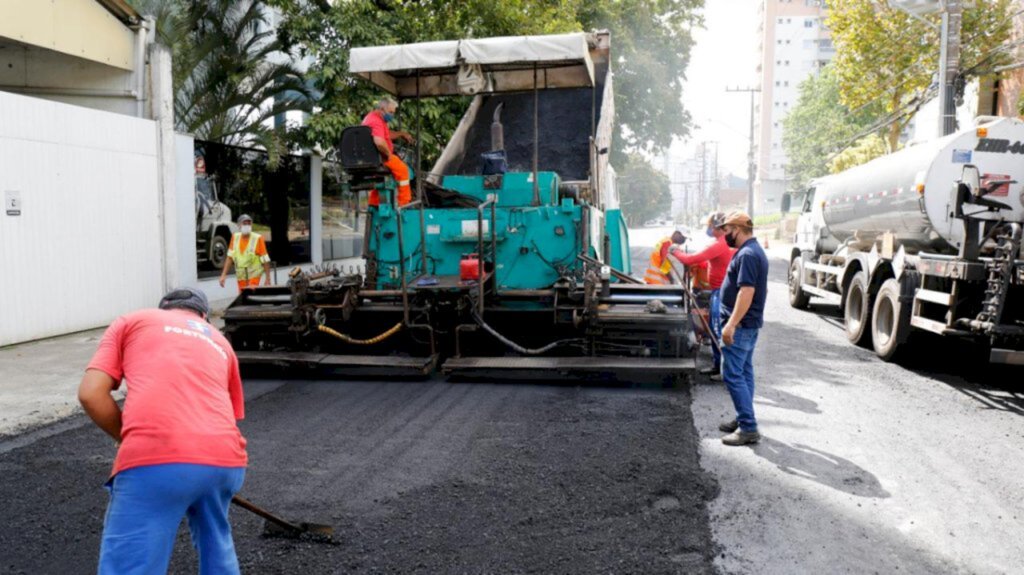 Prefeitura está com obras de pavimentação em 26 ruas de Joinville