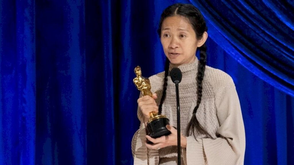 AMPAS/REUTERS - A diretora chinesa Chloé Zhao foi a primeira mulher asiática e a segunda mulher a ganhar o prêmio