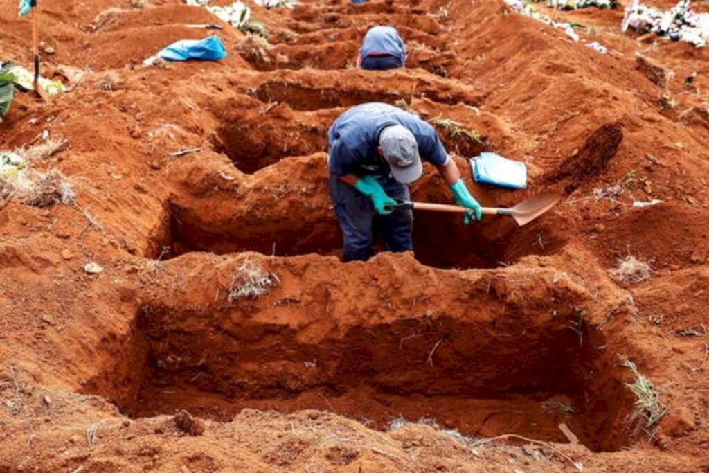 ANSA - Brasil registrou primeira queda semanal de mortes após sete semanas de alta