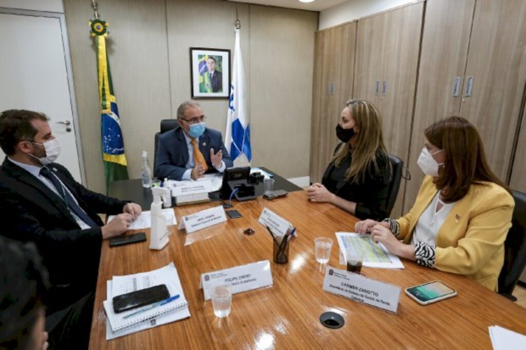 Governadora leva demandas de Santa Catarina ao ministro da Saúde