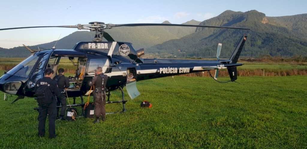 Helicóptero da Polícia Civil resgata jovens perdidos em trilha no Sul do Estado - assista o vídeo