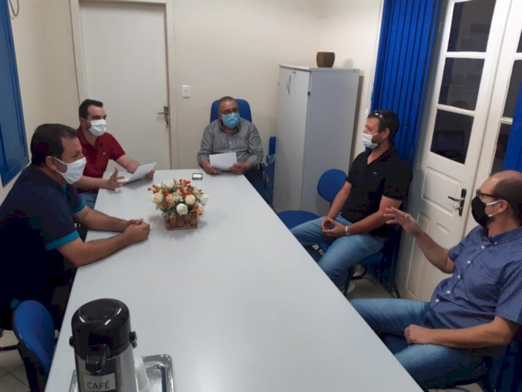 PREFEITURA PROMOVE REUNIÃO SOBRE SITUAÇÃO DE CAPTAÇÃO E DISTRIBUIÇÃO DE ÁGUA APÓS ESTIAGEM PROLONGADA EM PIRATUBA