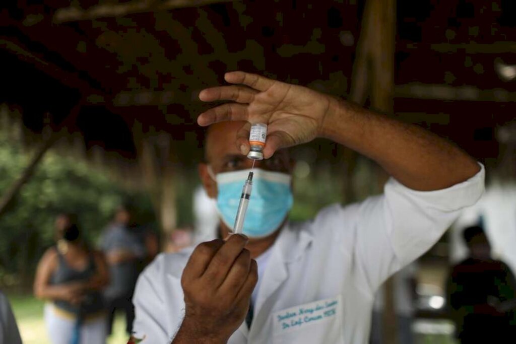 Falta de doses deve desacelerar vacinação em grupo de risco