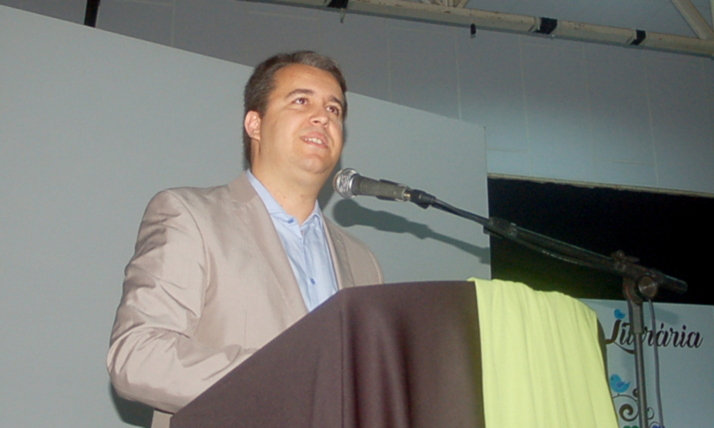 Palestra marca o lançamento de mais um livro do Professor Israel Boniek