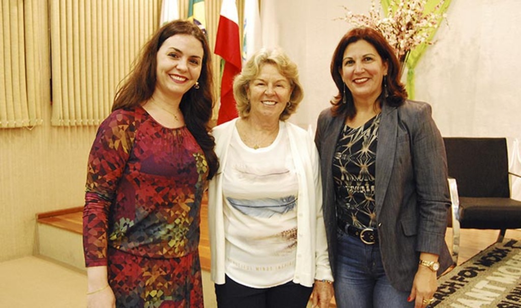  - Coordenadora do curso de Psicologia, Jorgiana Baú Mena Barretto, Alice Kuerten e a diretora de graduação, professora Liliane Simara Fernandes