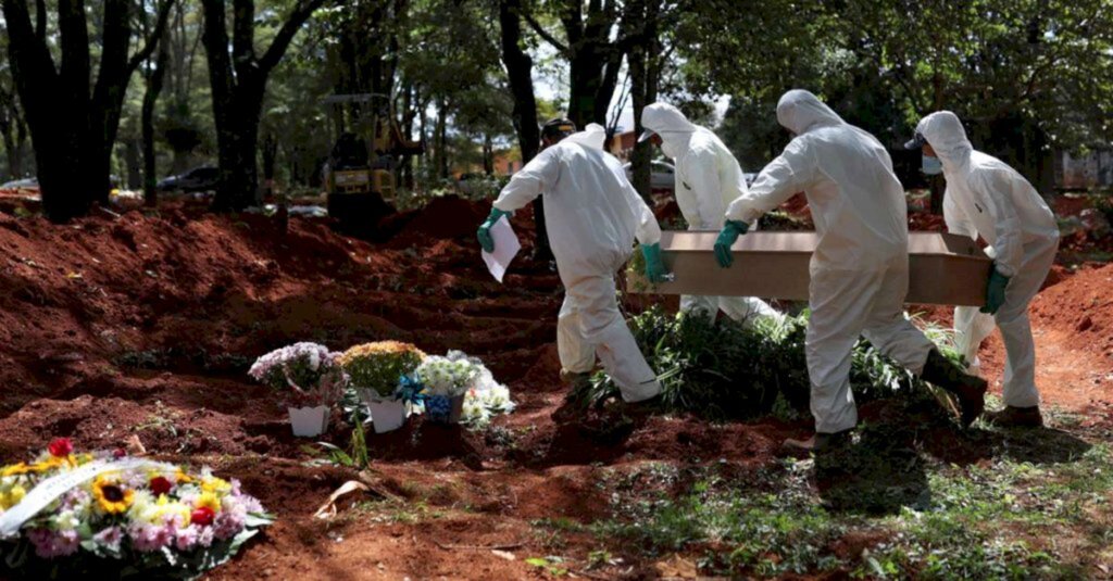 Brasil bate novo recorde e passa de 4 mil mortes em 24h