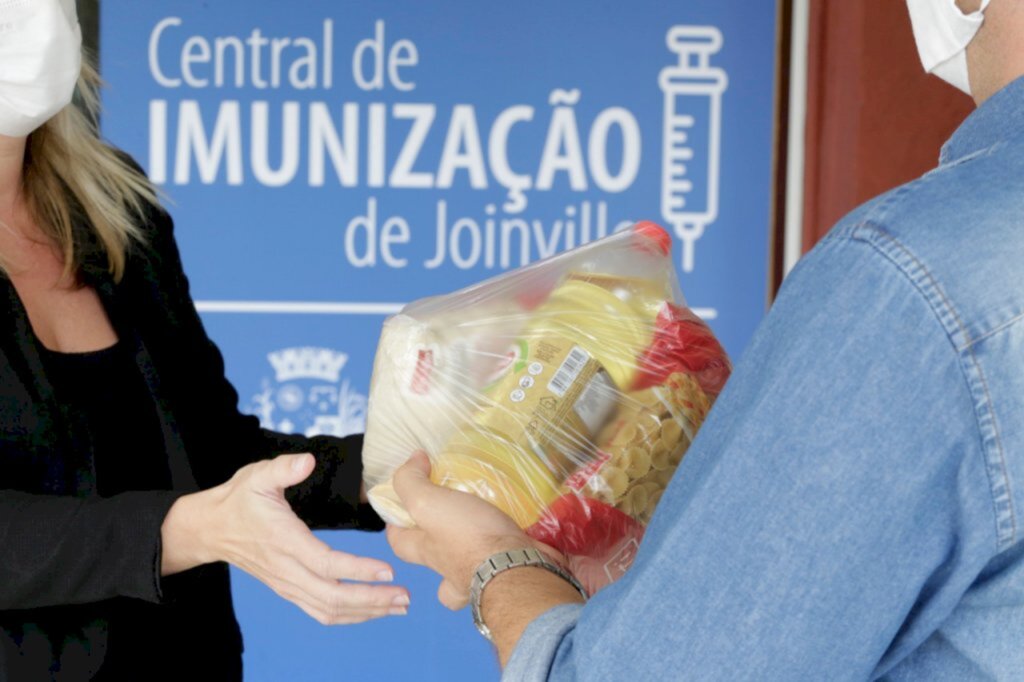 Doses de Bondade: quem for vacinado contra a Covid-19 pode doar alimentos em Joinville