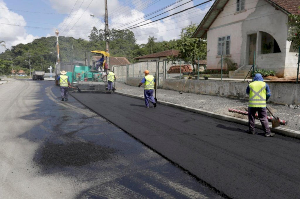 Prefeitura realiza obras de pavimentação e requalificação asfáltica