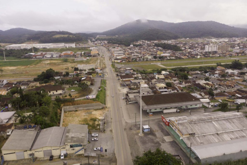 Mauro Artur Schlieck - Vista aérea da área conurbada entre Joinville e Araquari, municípios integrantes da Amunesc, cujos municípios devem ser envolvidos nas discussões