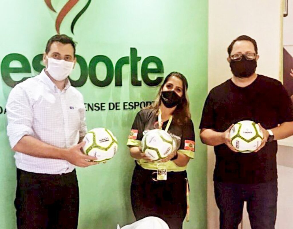 Secretaria de Esporte e Lazer recebe repasse de material esportivo da Fesporte