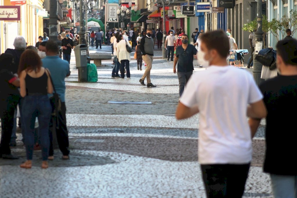 Decreto estadual é ampliado até 12 de abril; horário para venda de bebida alcoólica é alterado; veja as regras