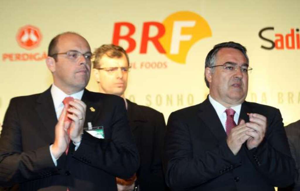 NICOLETTI PRESTA TRABALHO EM CAPINZAL