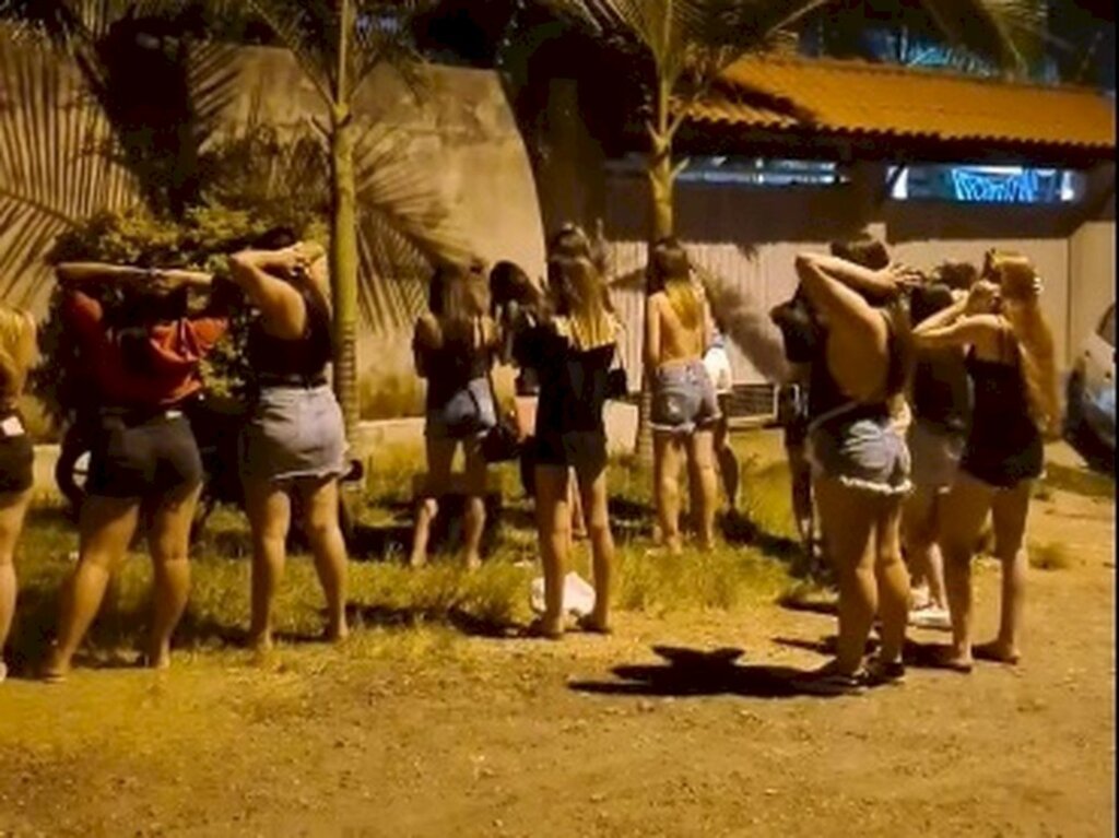 PM encerra festa clandestina para 300 pessoas