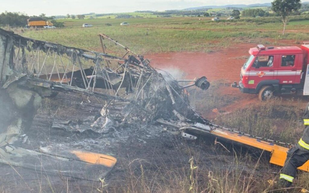 GO: Avião cai e mata piloto carbonizado após monomotor pegar fogo