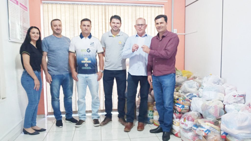 Master Futebol Capinzal faz entrega oficial de alimentos arrecadados em Evento Beneficente