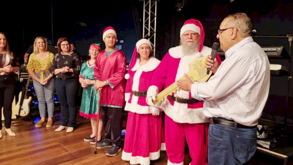 PAPAI NOEL CHEGA EM PIRATUBA ABRINDO OFICIALMENTE O 6º BRILHO DE NATAL COM DIVERSOS SHOWS NO CENTREVENTOS