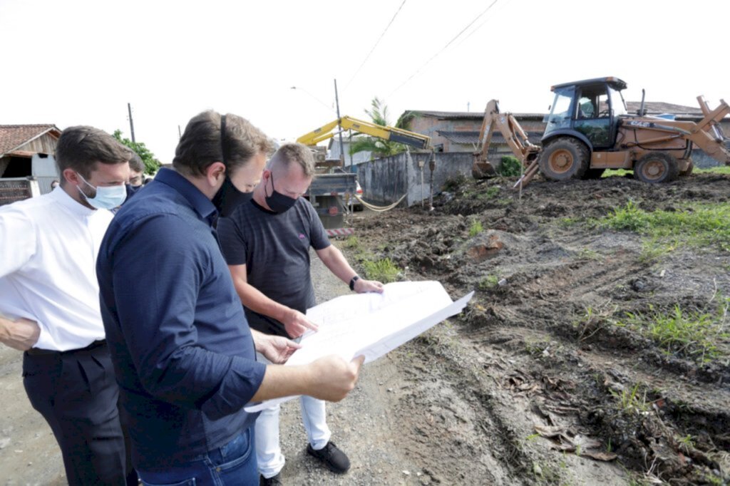 Prefeitura inicia obra de capela e ossário no bairro Jardim Iririú