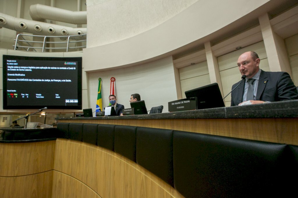 ALESC: Pandemia se agrava e deputados falam em auditar atestados de óbitos