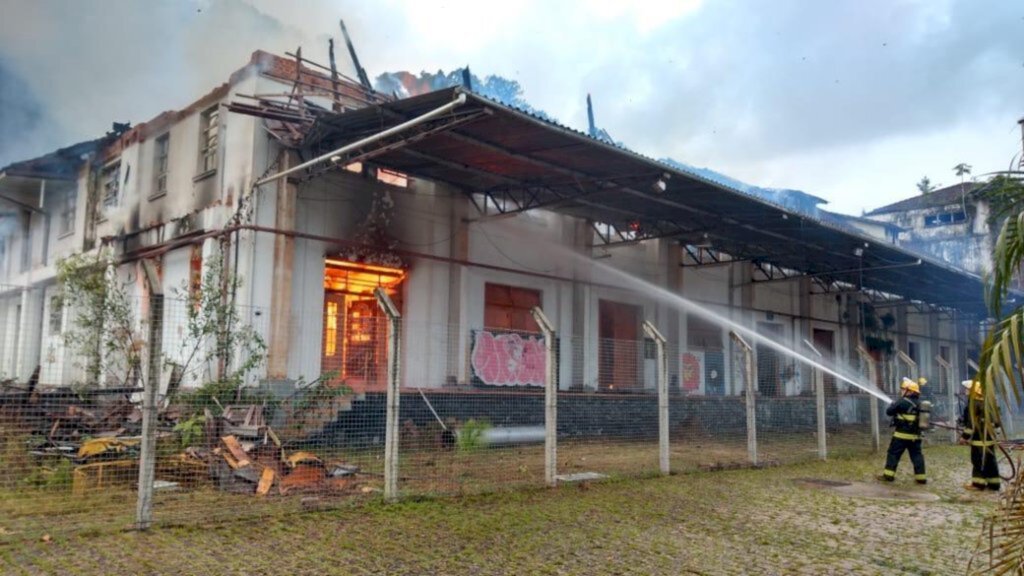 Incêndio atinge prédio da Cidadela Cultural Antarctica