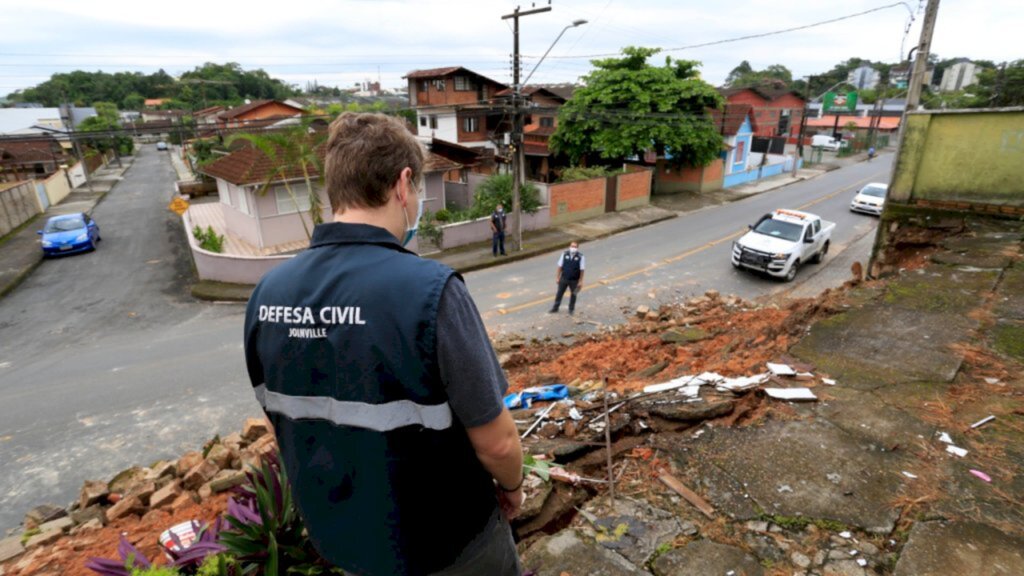 Defesa Civil atende ocorrências após o temporal da noite de domingo