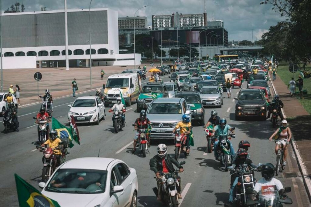 Leo Bahia/Fotoarena - Apoiadores do Presidente Jair Bolsonaro, em Brasília/DF