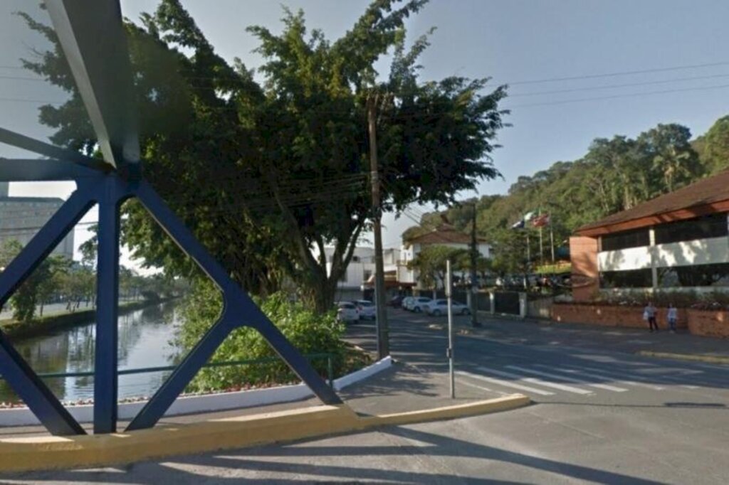 Trecho da Av. Hermann August Lepper passa por obras
