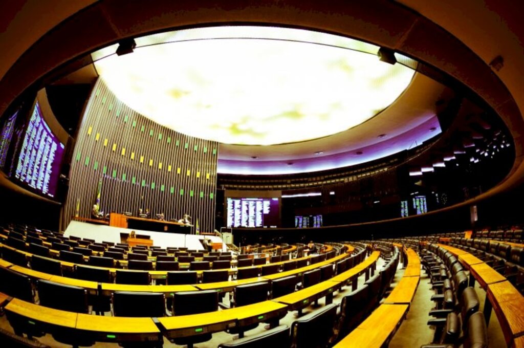 Agência Câmara de Notícias - Saulo Cruz - Deputados vão decidir sobre o assunto em sessão do Plenário