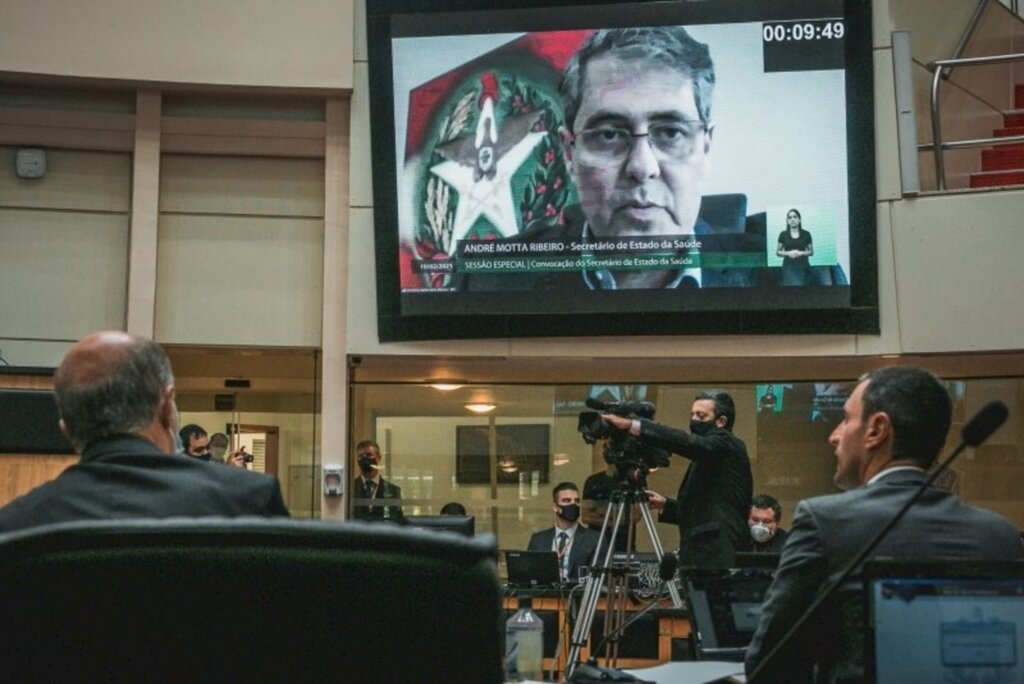 Bruno Collaço / AGÊNCIA AL - Secretário de Estado da Saúde, André Motta Ribeiro, participou de forma virtual da sessão especial