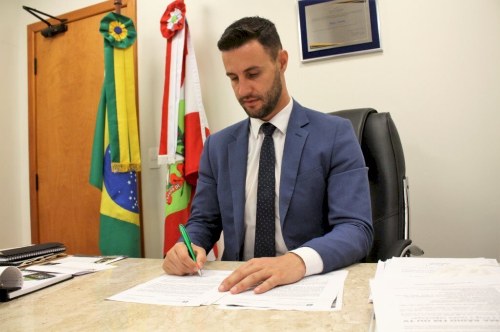 Deputado sugere divulgação nominal dos vacinados contra Covid-19 em SC